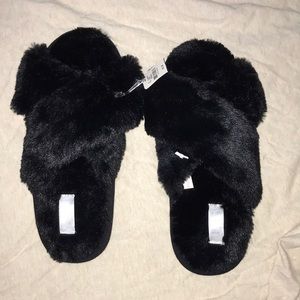 PINK Victoria’s Secret Fuzzy Slides